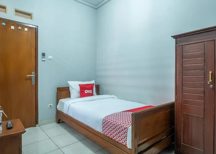 OYO 1859 Rancabali Residence Near Rumah Sakit Mitra Kasih